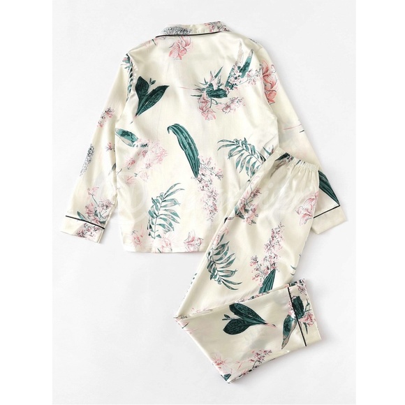 7 Piece Satin Pajama Set in Beige Floral Print - Picture 3 of 7